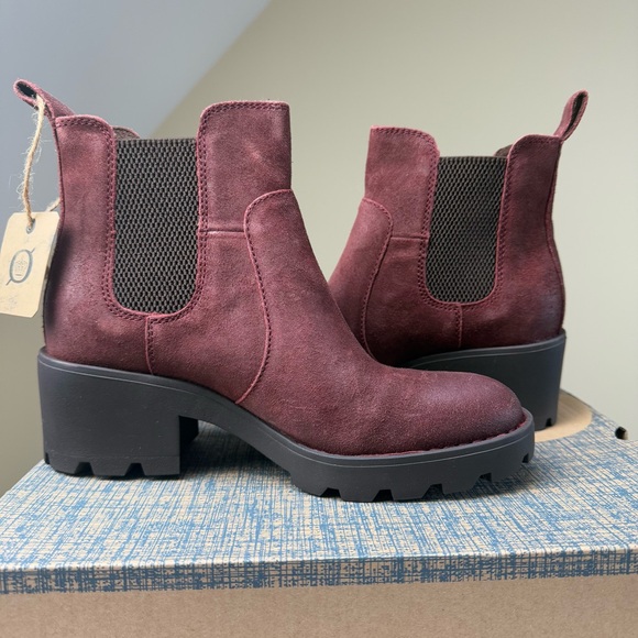 BORN GRACI BOOT WOMENS CHELSEA BOOT WITH HEEL SIZE 7 DARK RED LEATHER - Picture 2 of 6